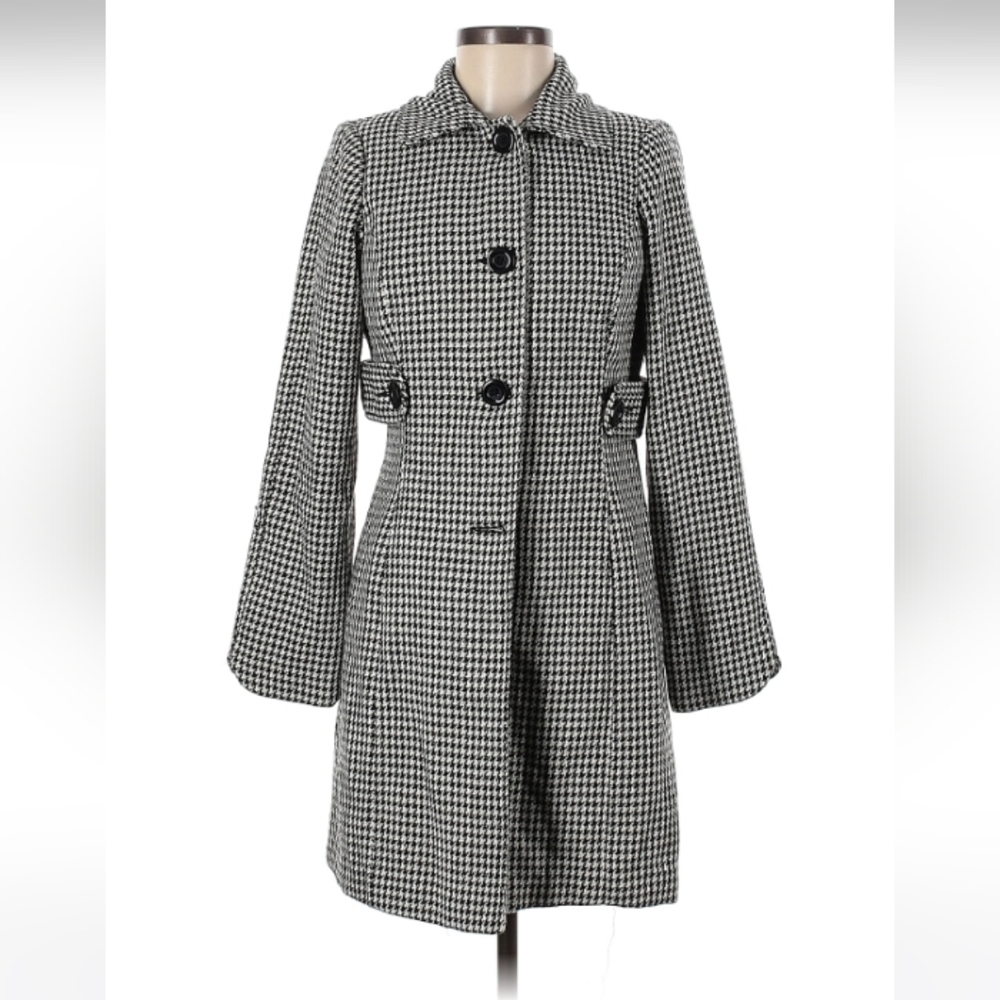 Hot Kiss coat Size M